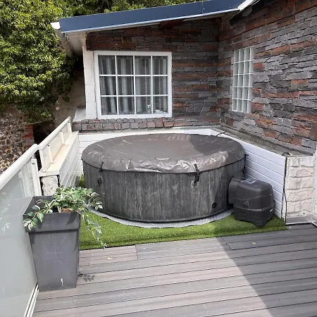 With Jacuzzi 5 Minutes From Rouen Daire Belbeuf
